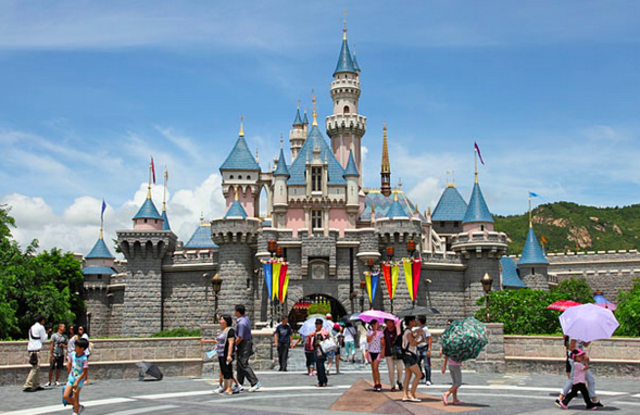 Hong Kong Disneyland Opens