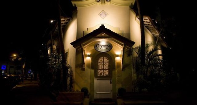 Cena en un restaurante y vuelta al hotel