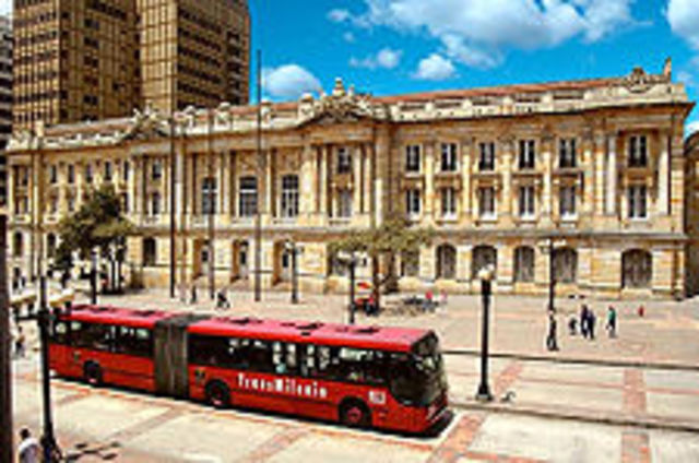 Creación del TransMilenio.