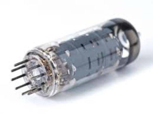 DESCUBRIMIENTO DEL TIRISTOR