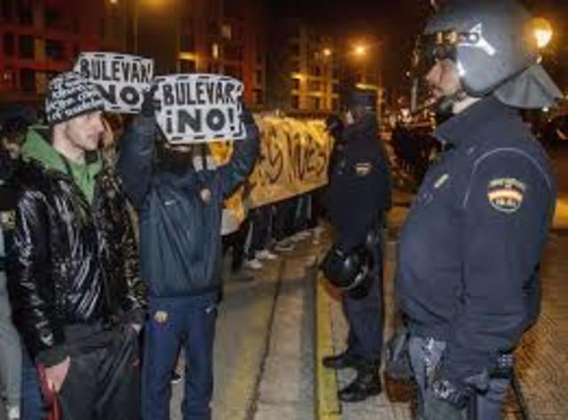 Manifestaciones. Actos violentos, pero la policía no interviene.