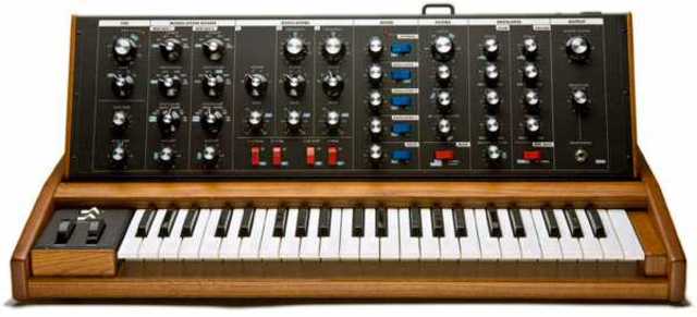 SINTETIZADOR MOOG