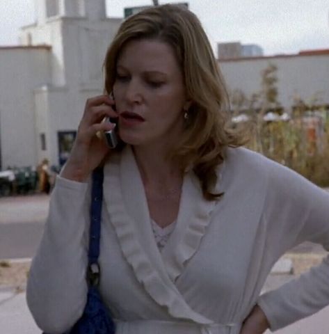 Skyler White S1E7