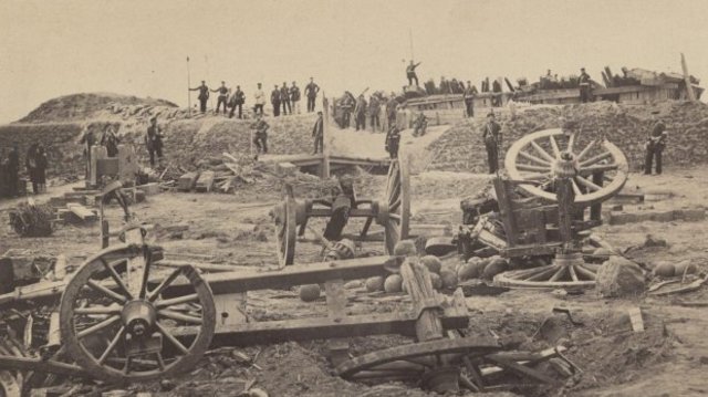 Monrads regering trækker sig tilbage og krig ophører