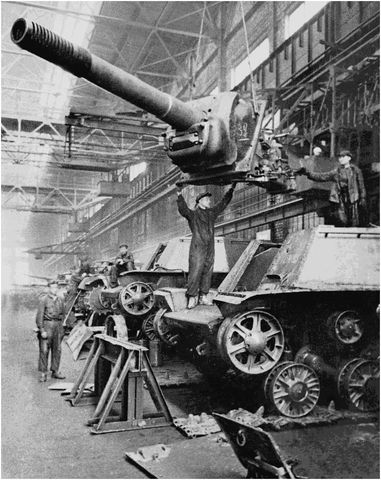 Сборка первого такнка на Урале