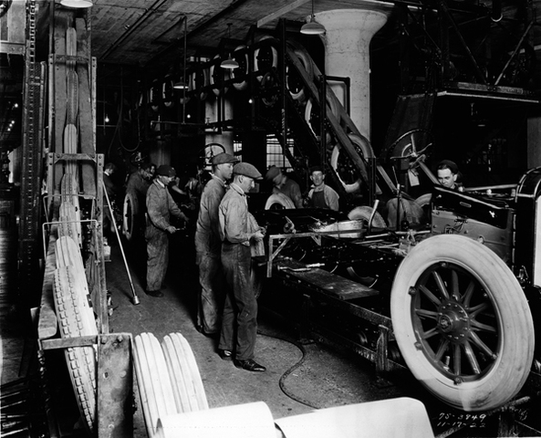 LINEA DE ENSAMBLE HENRY FORD