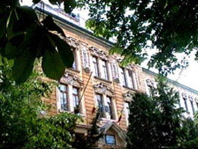 En 1999 enpese ir al colejio por primera ves