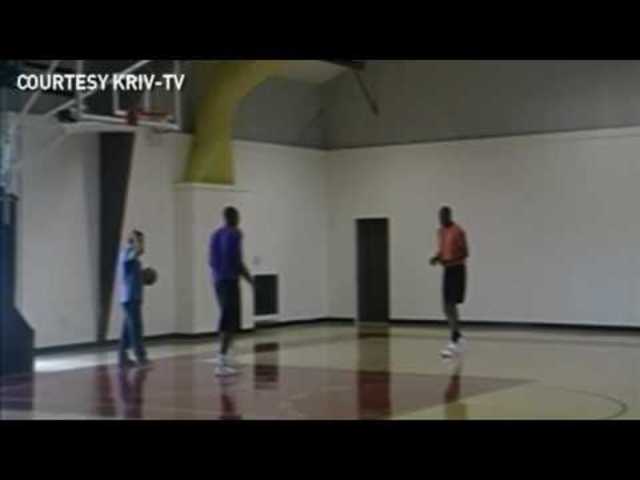 Hakeem teaches Kobe Bryant