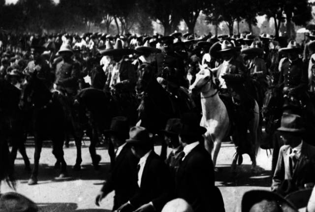 Villa y Zapata toman la ciudad de México y Carranza huye a Veracruz