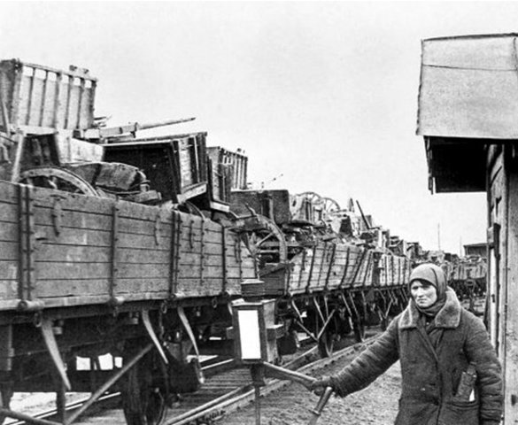 Постановление об эвакуации Харьковского дизель-моторного завода, эвакуация танкого производства Ленинградского Кировского завода.