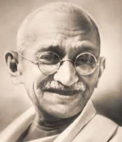 Aparece Mohandas Gandhi