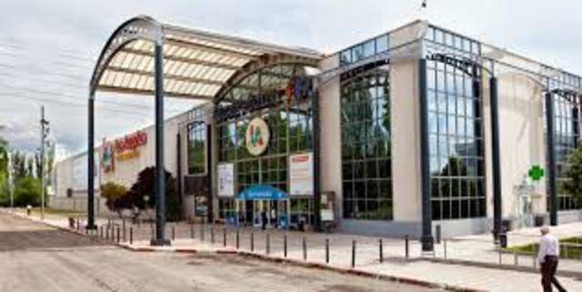 Construcción del  centro comercial los Ángeles