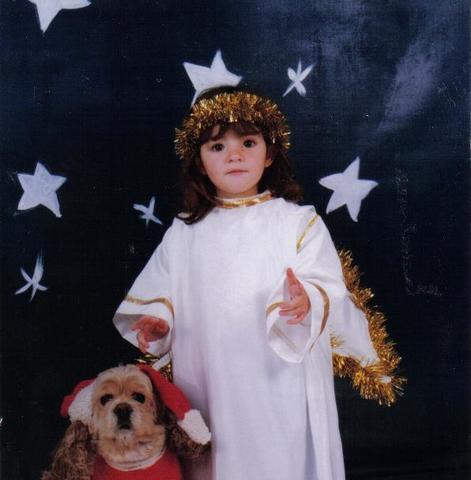 Navidades  con el disfraz de angelito.