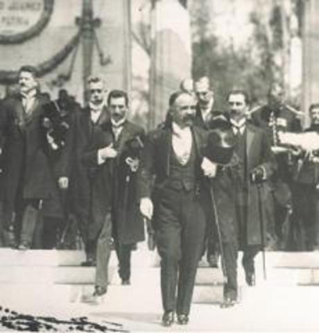 Francisco I. Madero asume el cargo de la Presidente de la República.