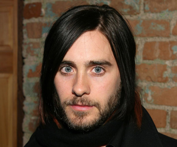 Здесь не хватает концертного грима в виде подведенных глаз