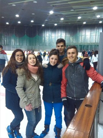 Pasándolo bien en la pista de hielo