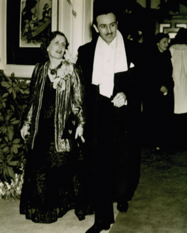 Snow White and the Seven Dwarfs premieres