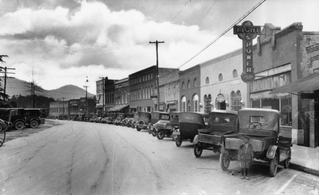 Ella Baker moves to Littleton, North Carolina