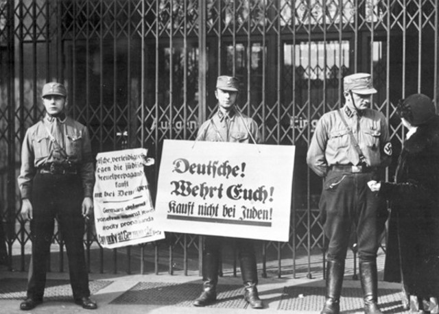 Friedrich erlebt aus erster Hand den nationalsozialistischen Boykott jüdischer Geschäfte in Deutschland