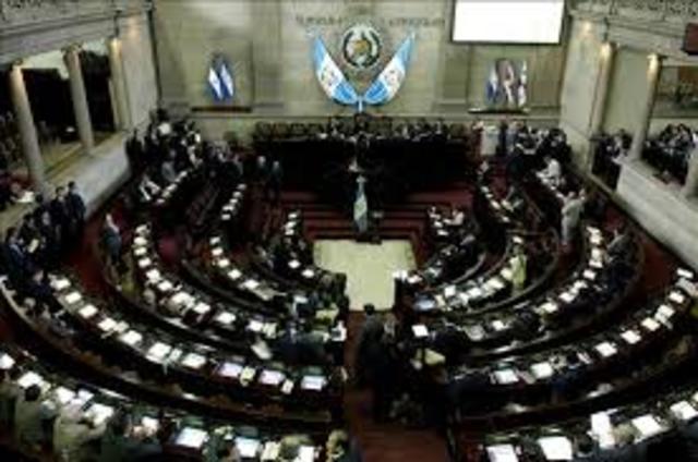 Le nombran diputado y embajador