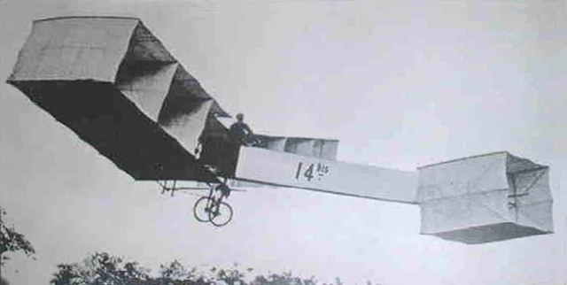 Aperición del primer avión