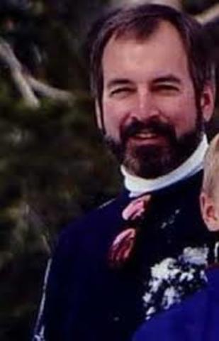 Suicidio de su primer propietario, Raymond