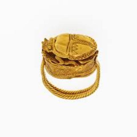 330-310 BCE-Gold Box Ring Surmounted by a Scarab. Greek, Classical Gold