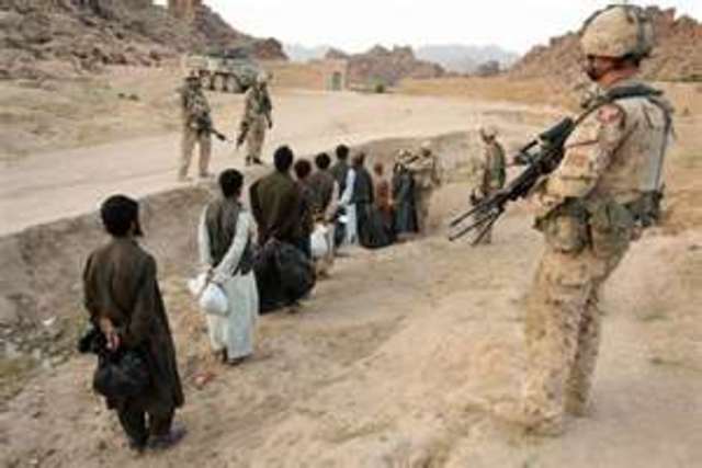 First Canadian forces members arrive in Afghanistan