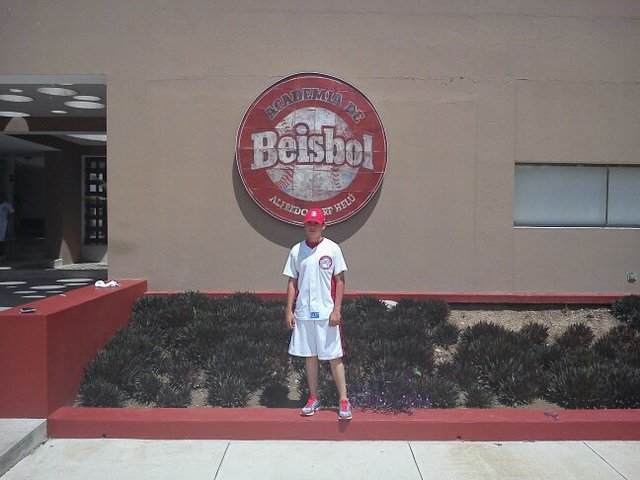 Firma de contrato para beisbol profesional