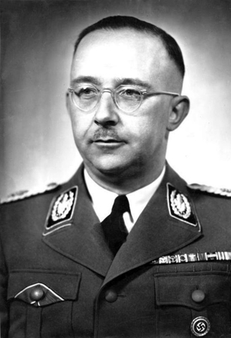 Himmler wordt aangesteld als hoofd van de Duitse politie.