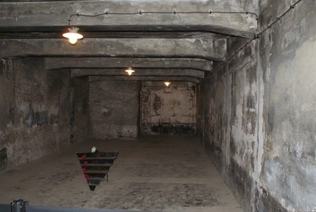 Begin van massavergassingen in Auschwitz