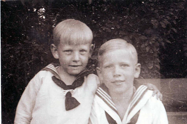 Freunde lernen sich kennen.