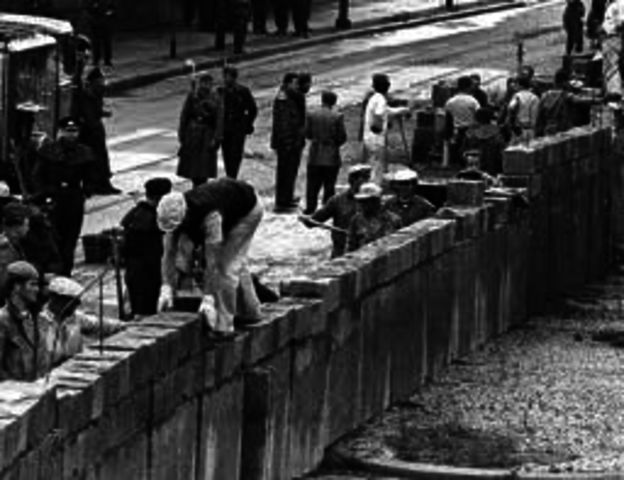The construction of Berlin Wall begins.