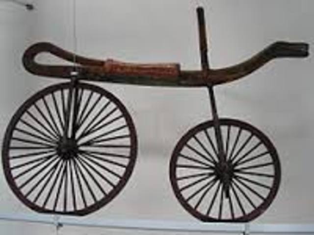 Primer vehículo de dos ruedas