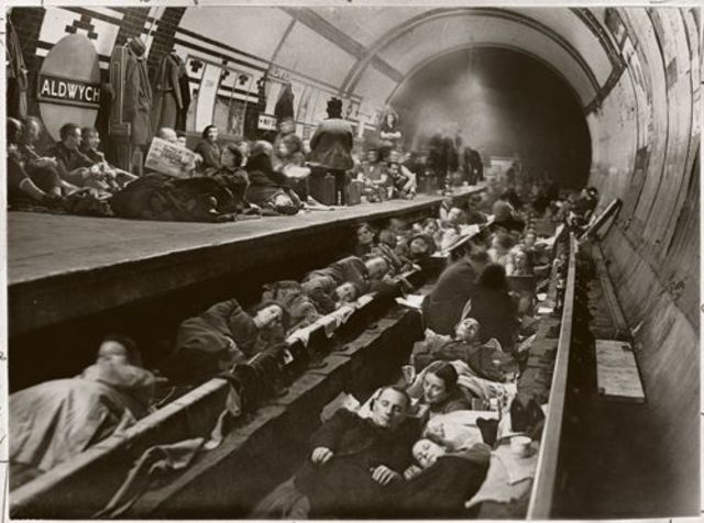 Alemania bombardea Londres.