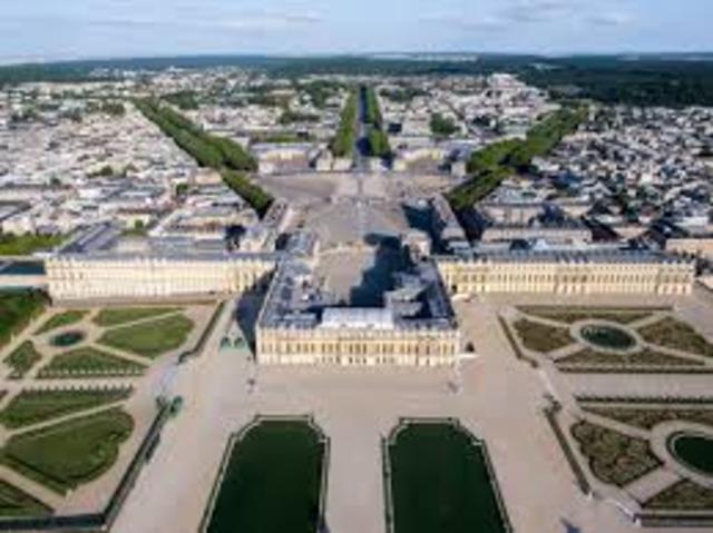 Louis XIV Builds the Palace of Versailles