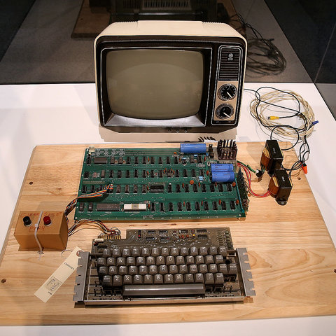 Wozniak progetta l'Apple I