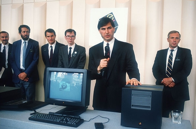 Jobs fonda la NeXT Computer