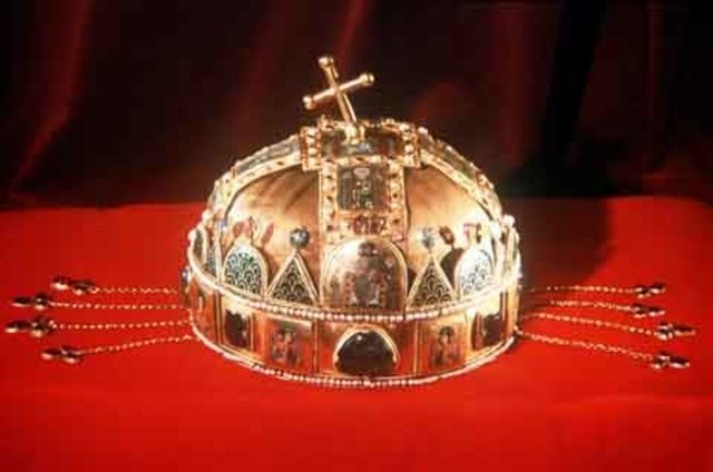 The Hungarian Crown Returned