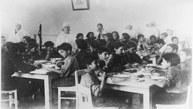 PRIMER DECRETO A FAVOR DE LOS NIÑOS