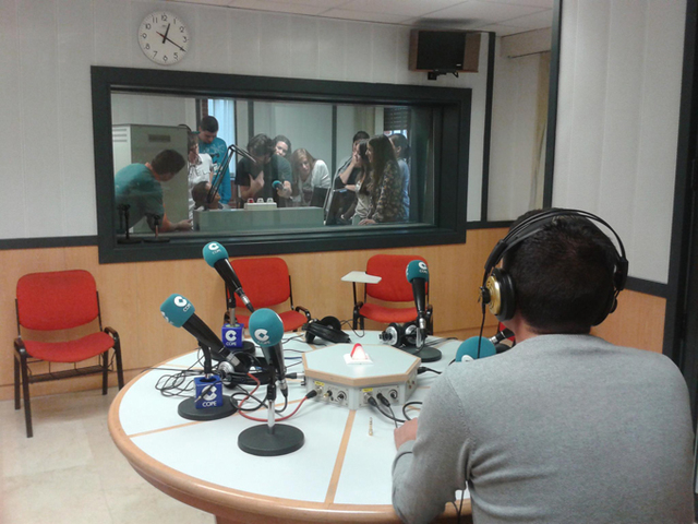 Programas de educación vía radio