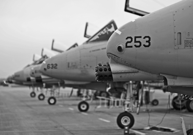 5 Thunderbolts have a "private" air show for Republican Aviation employees