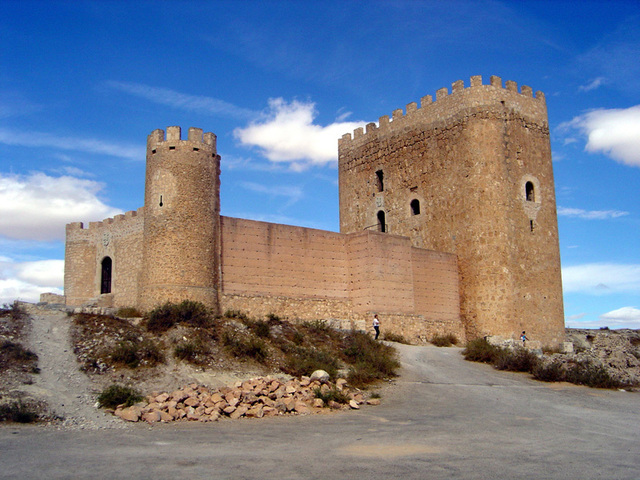 Construcción del castillo de jumilla. A las 20