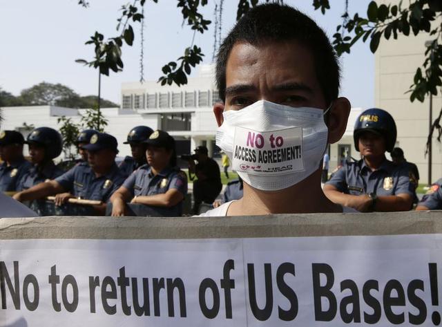 US forces return to recapture the Philippines