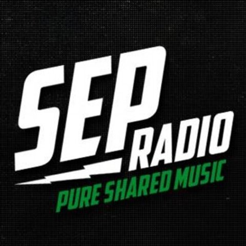 La SEP  fundó en  su propia estación de radio,  con fines educativos y artísticos