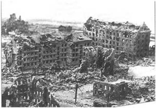 Russians stop Nazi advance at Stalingrad save Moscow