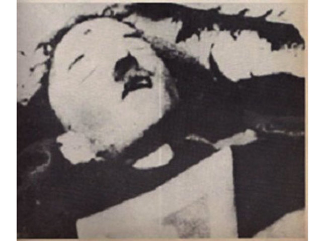 Hitler se suicida en Berlín