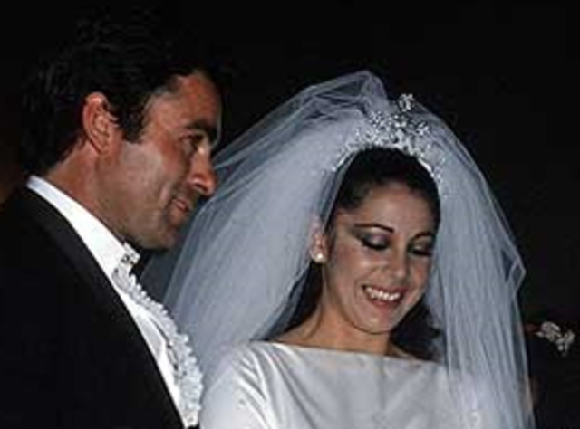 Isabel marries Paquirri,