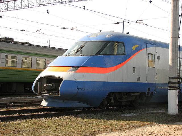 Первый скоростной поезд