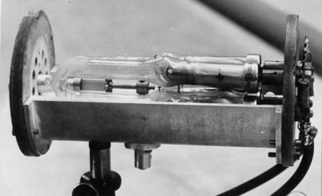 Первый лазер